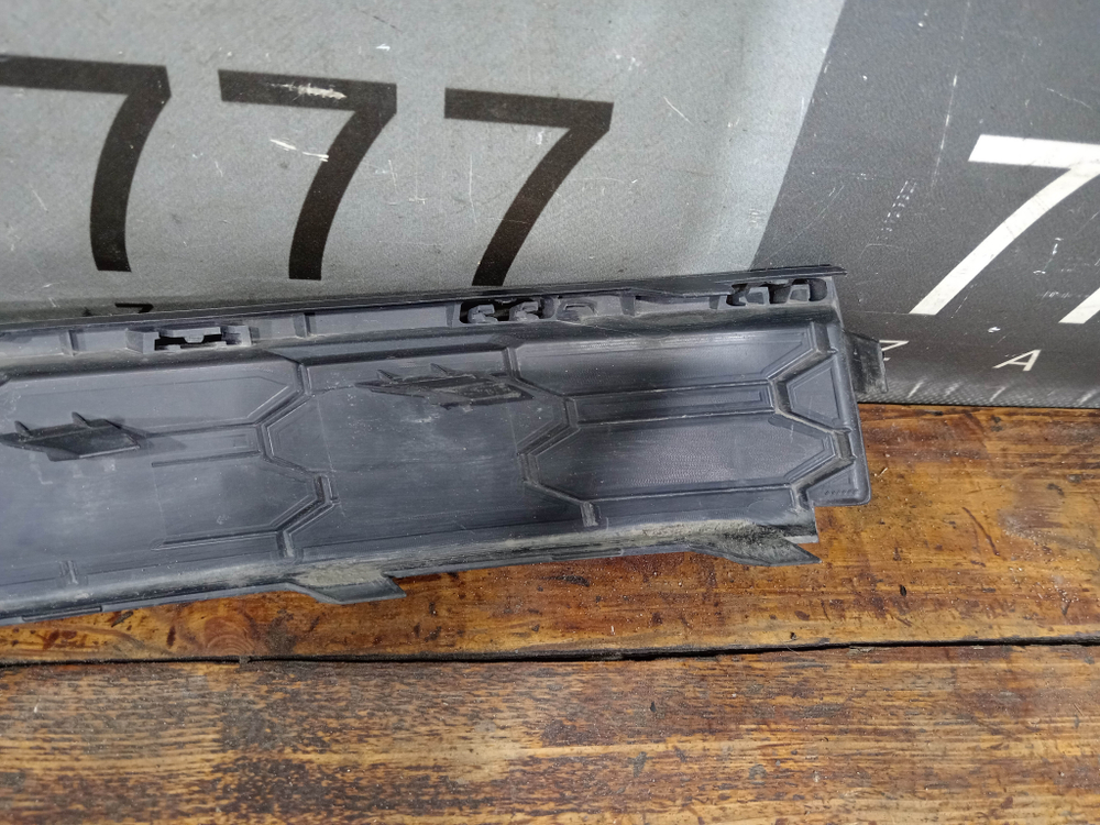 Накладка ПТФ передняя правая Skoda Octavia 3 (A7) 17-20 Б/У Оригинал 5E0807682G