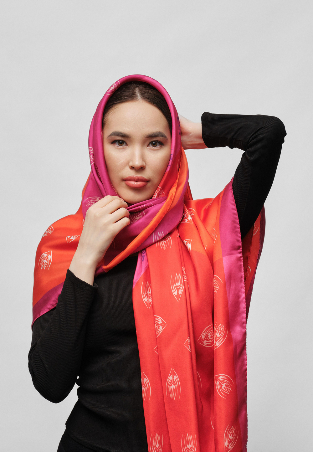 Шелковый платок Qarlygash & Qyzgaldaq PINK RED 140х140