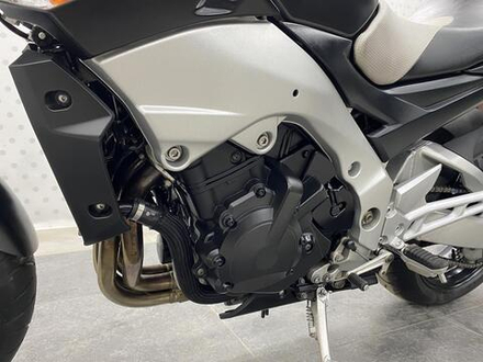 Suzuki GSR400 2006