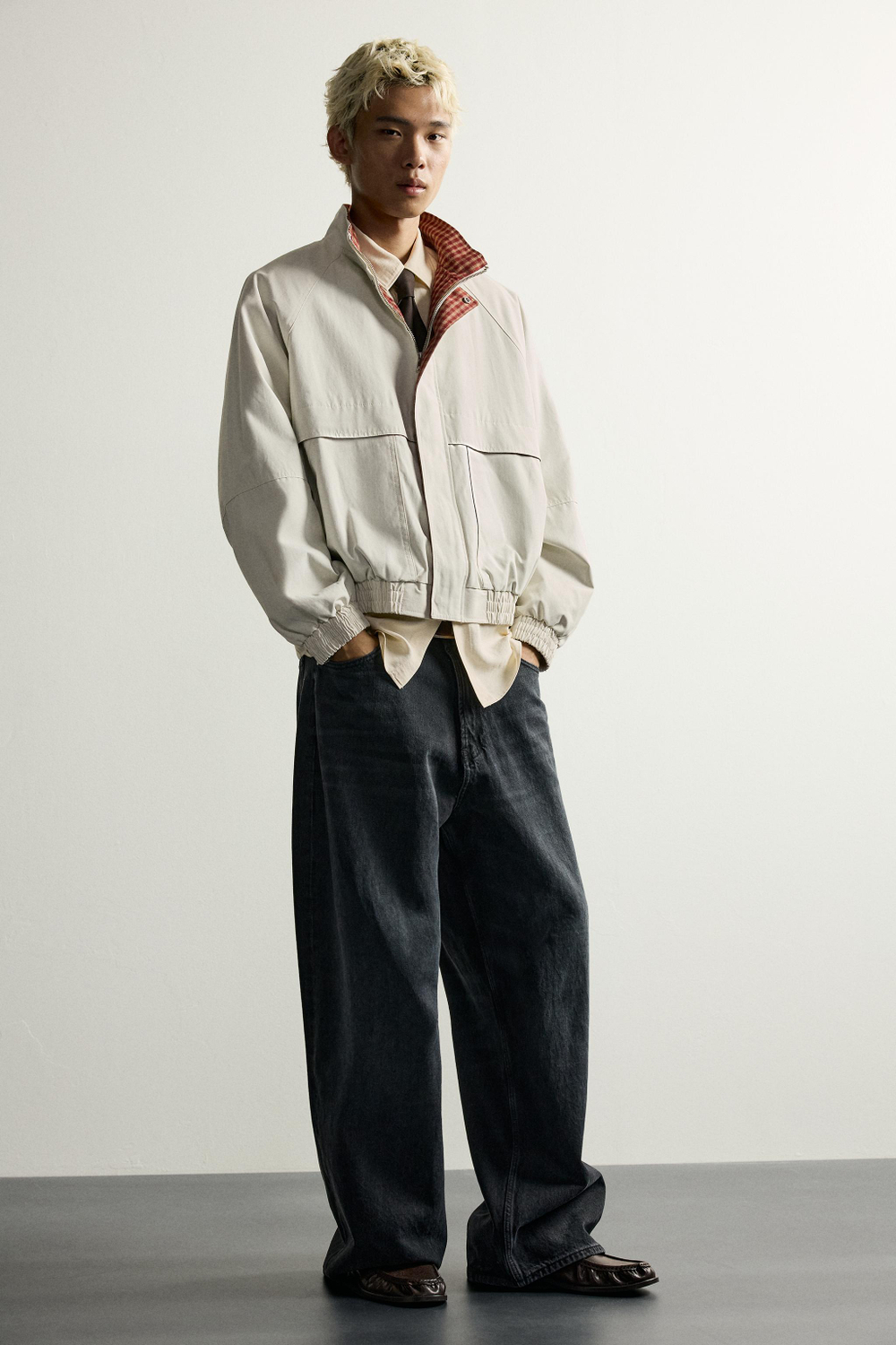 КУРТКА RELAXED FIT С КОНТРАСТНЫМИ ЭЛЕМЕНТАМИ — ZARA
