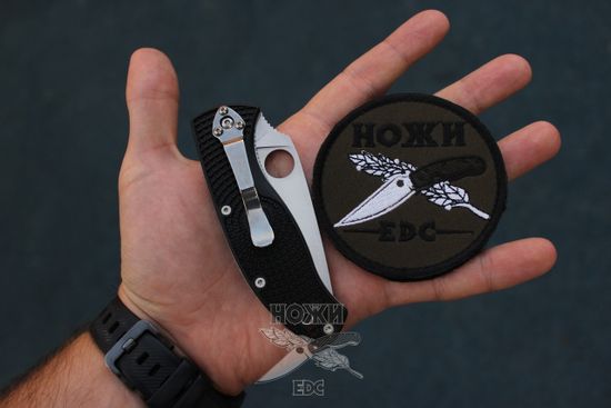 Нож складной Spyderco Tenacious Lightweight 122PBK c клинком из стали 8Cr13MoV, рукоять FRN