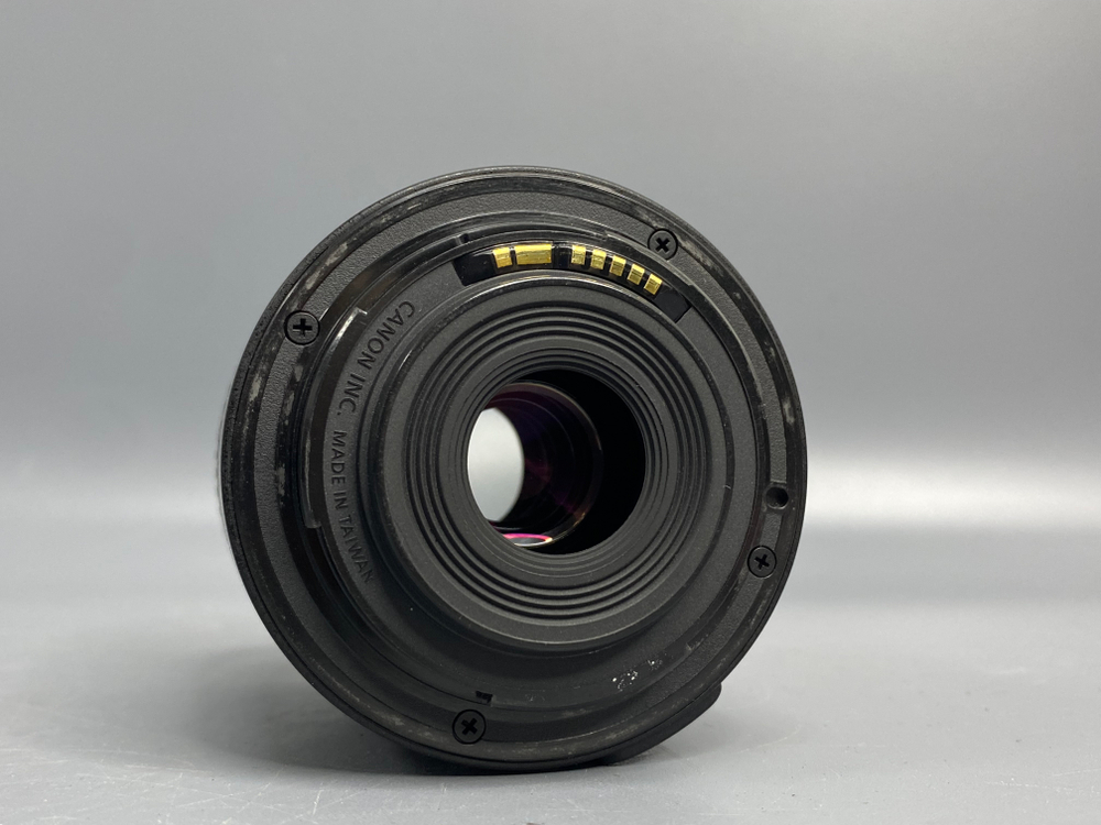 Canon EOS 1100D Kit 18-55mm 17.500 кадров микроцарапина