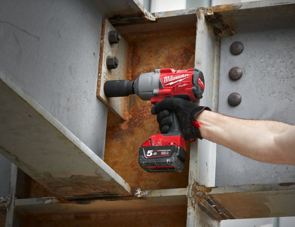 Аккумуляторный гайковерт Milwaukee M18 FHIWP12-502X FUEL 4933459693