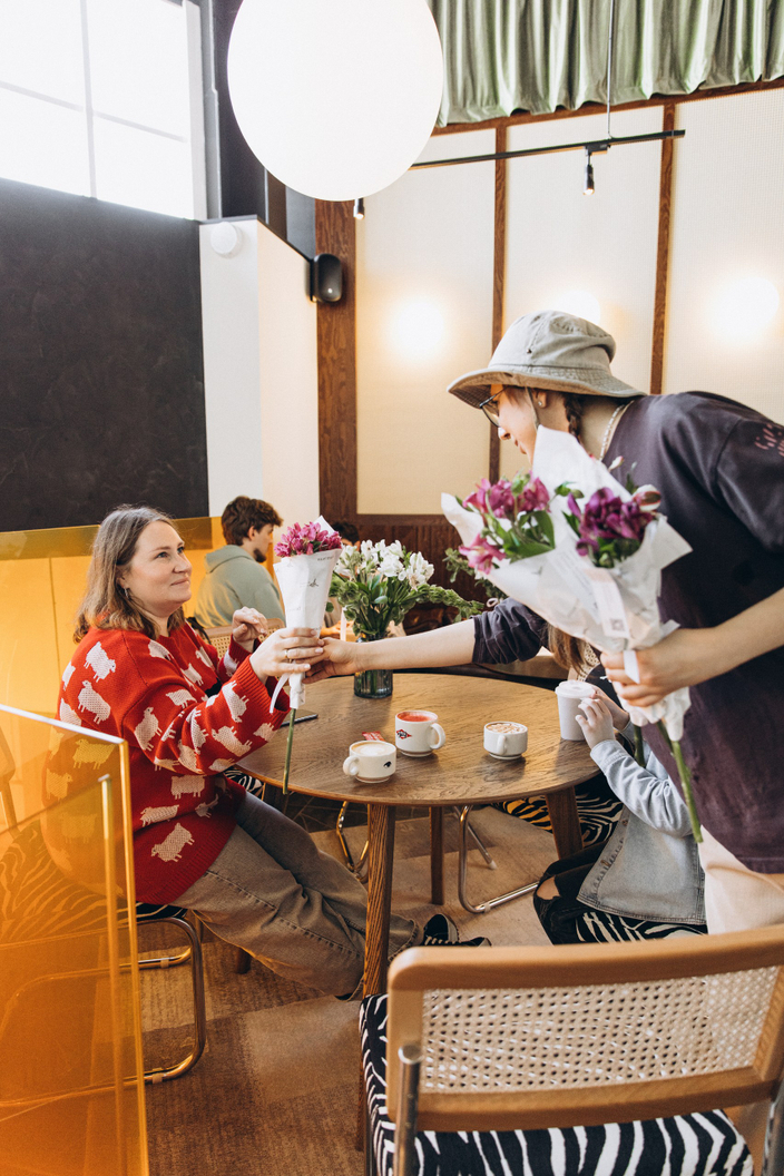 Цветы на открытие нового спота Surf Coffee