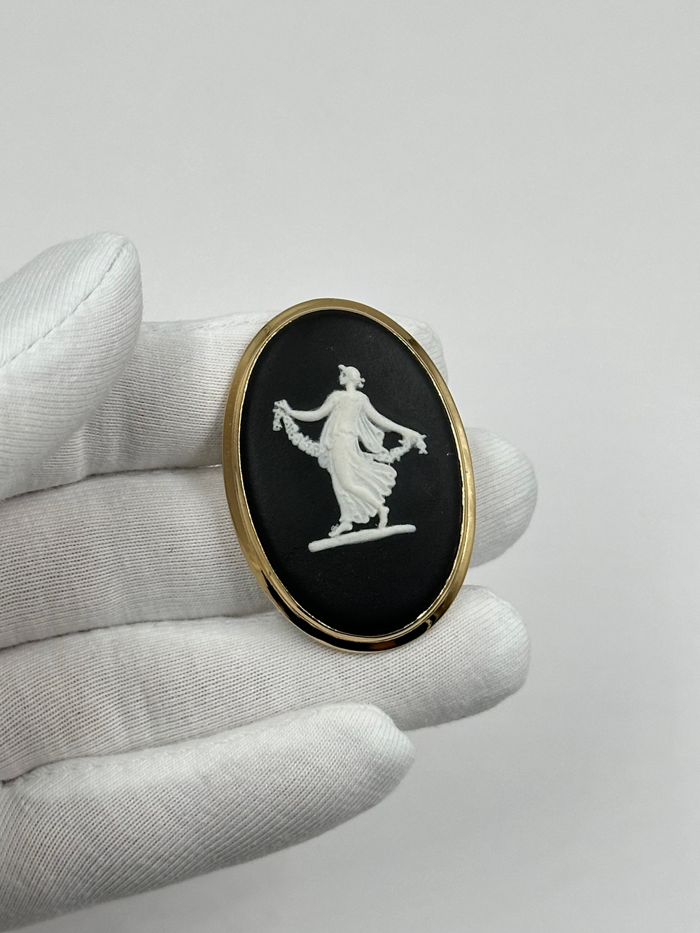 Брошь Wedgwood чёрная