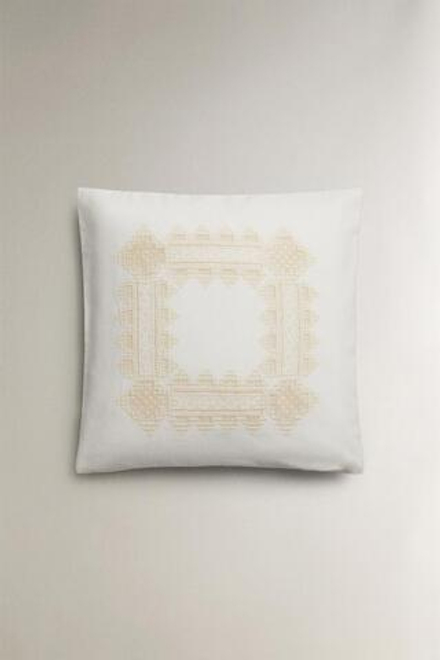 ZARA HOME ЧЕХОЛ ДЛЯ ДЕКОРАТИВНОЙ ПОДУШКИ С КОНТРАСТНОЙ ВЫШИВКОЙ, СВЕТЛО-БЕЖЕВЫЙ