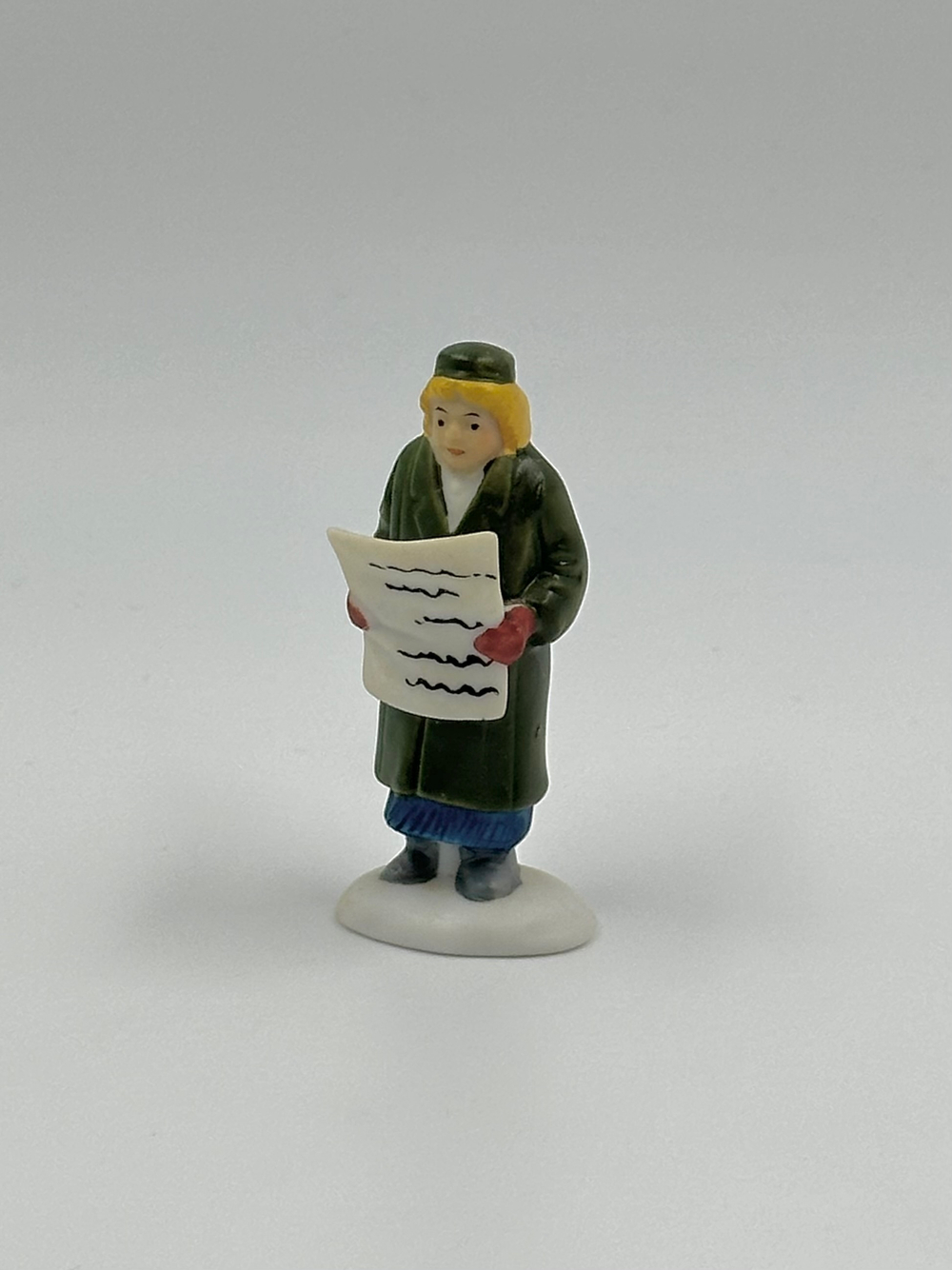 Фигурка Женщина с газетой Department 56