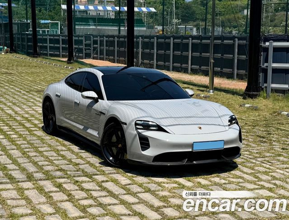 Porsche Taycan Turbo S — 2023