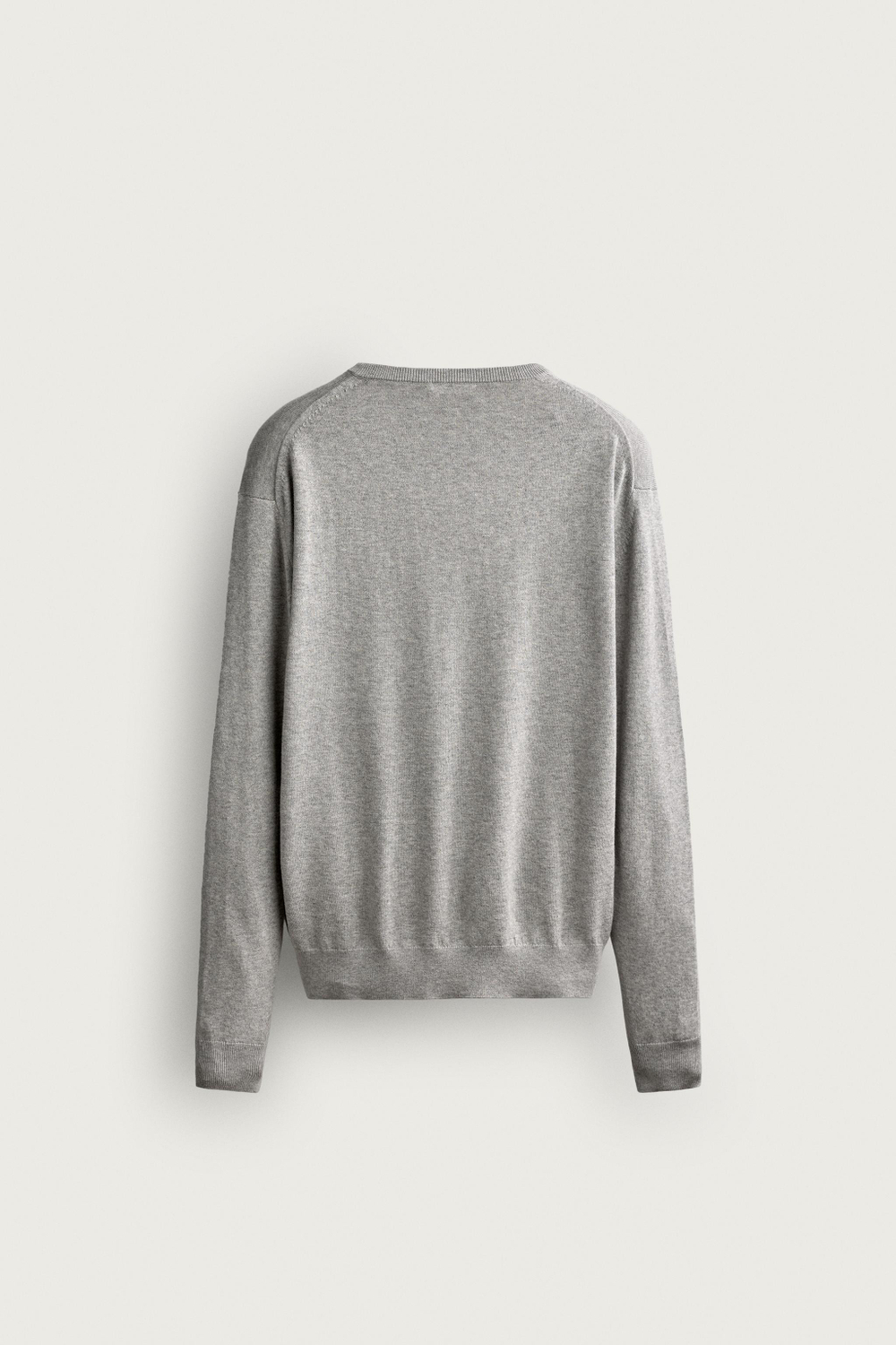 СВИТЕР КЛАССИЧЕСКОГО КРОЯ С V-ОБРАЗНЫМ ВЫРЕЗОМ — ZARA · 2893/304