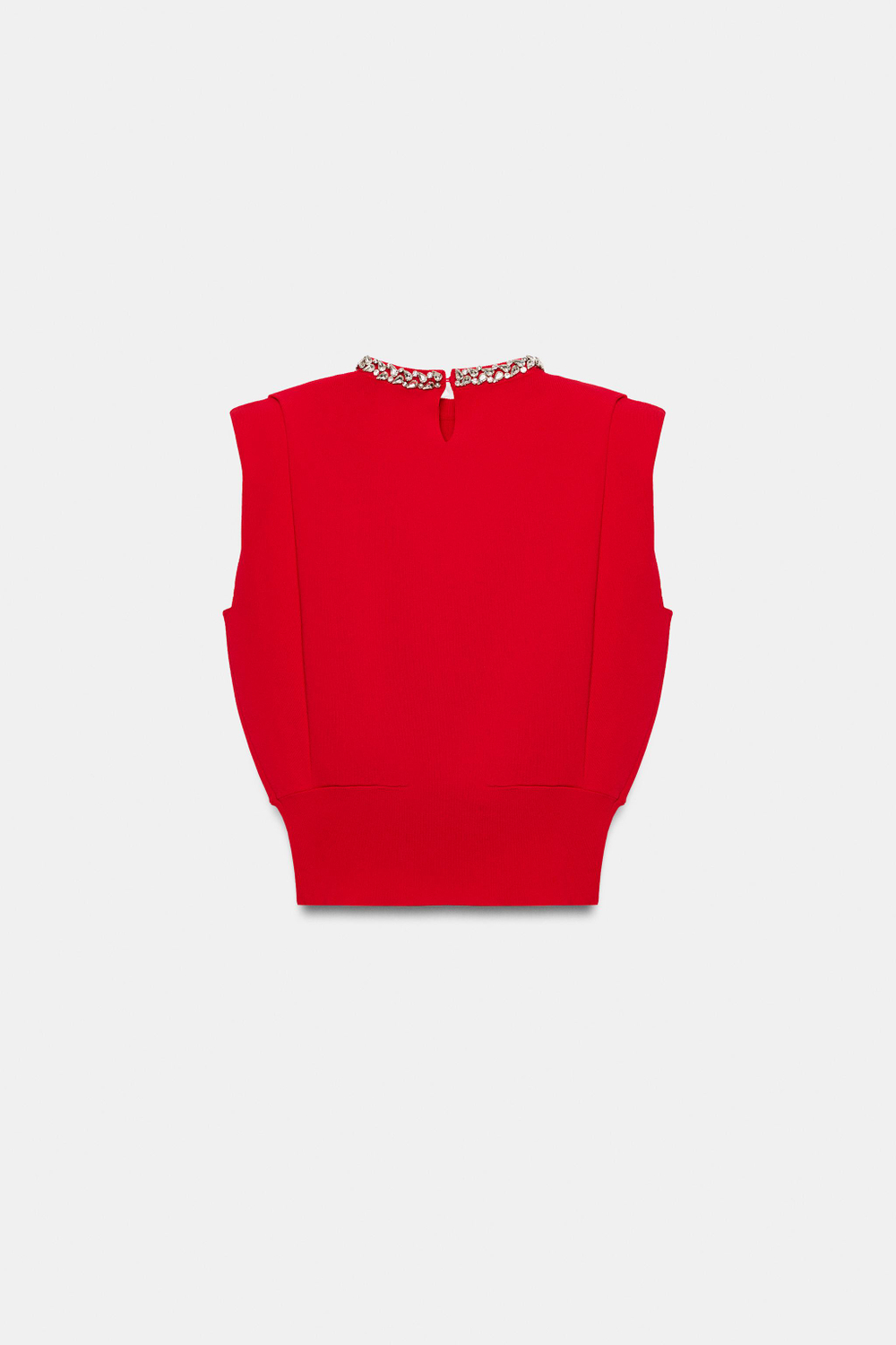 ТОП С ПОДПЛЕЧНИКАМИ И СТРАЗАМИ НА ВОРОТНИКЕ — ZARA