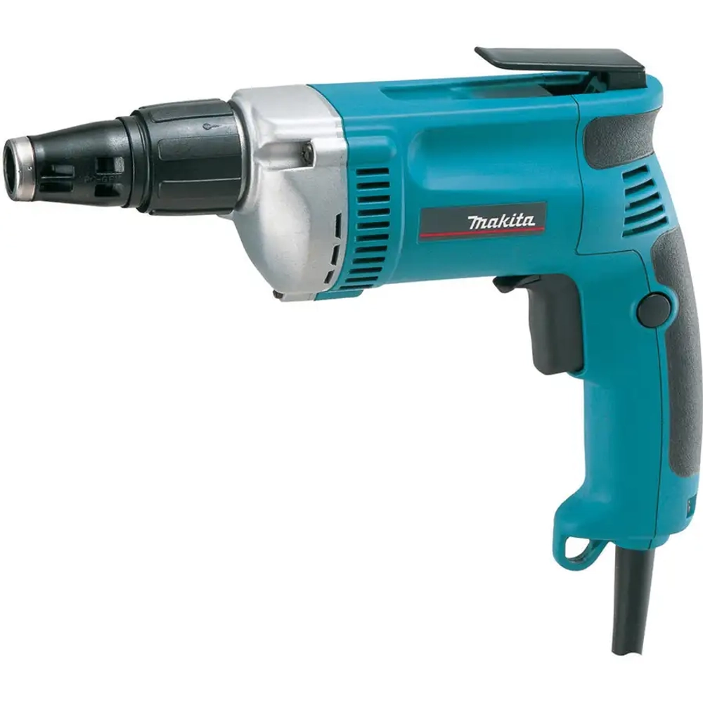 Шуруповерт Makita 6826