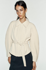 КУРТКА С БАСКОЙ И РЕМНЕМ — ZARA