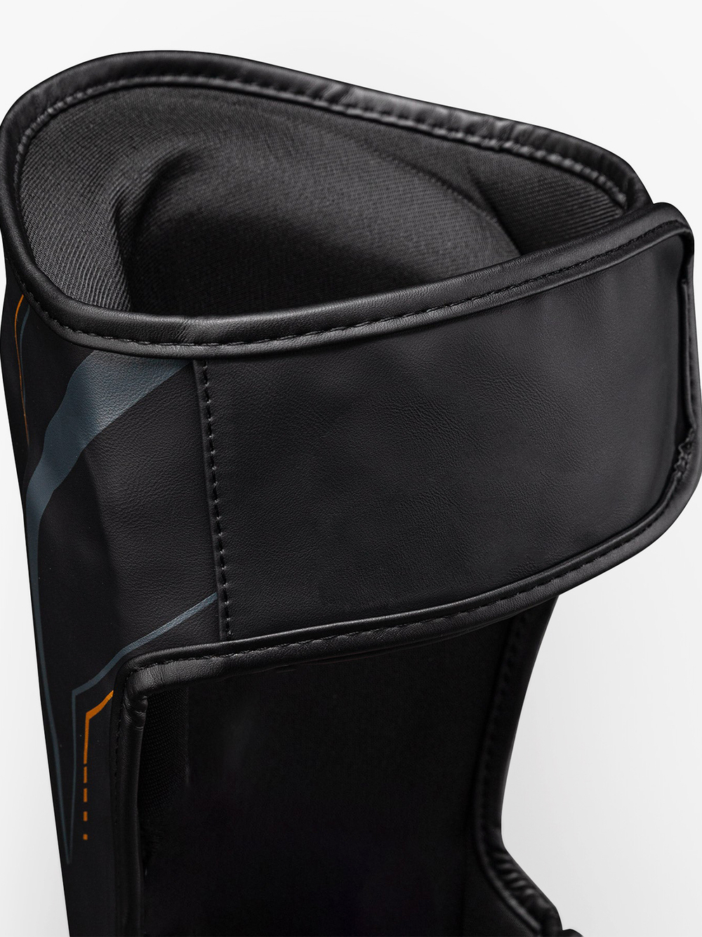 Щитки Venum Impact Streamline Black/Gold