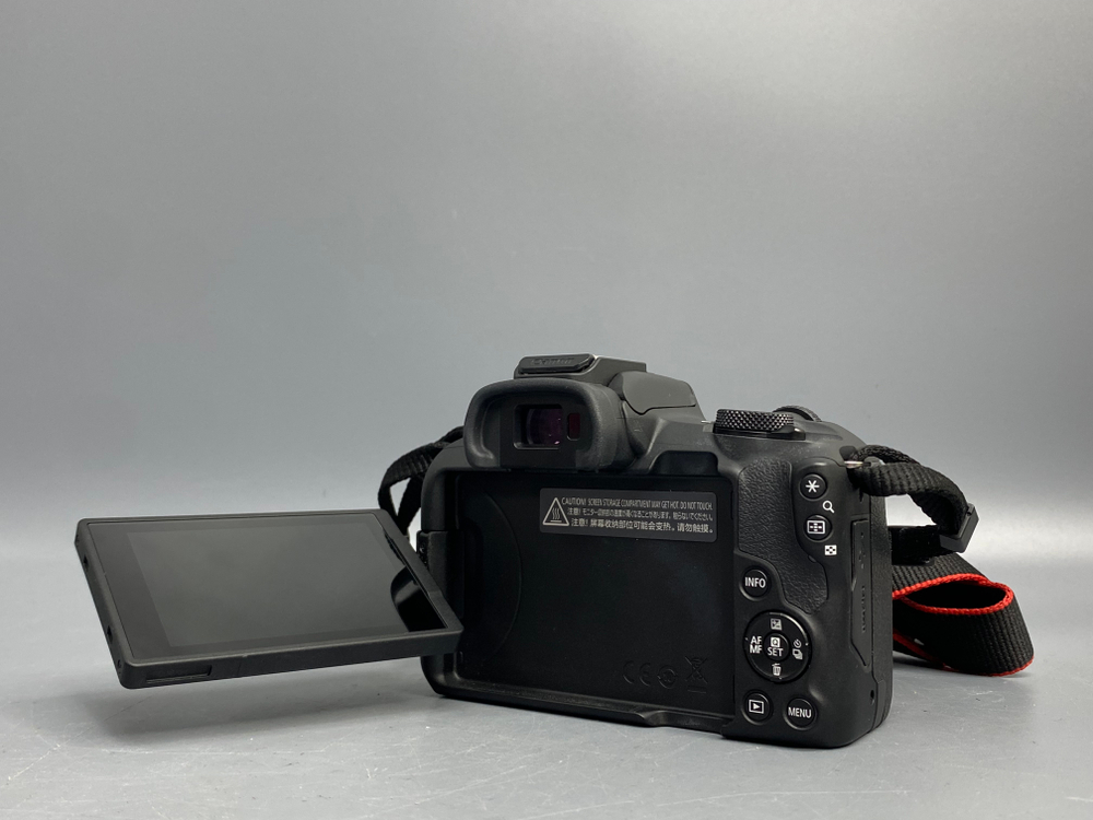 Canon EOS R50 Kit 18-45mm 2.000 кадров