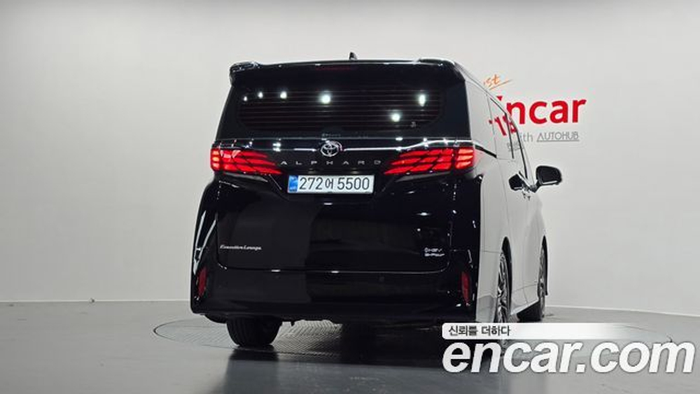 Toyota Alphard 2.5 HEV Executive AWD — 2025