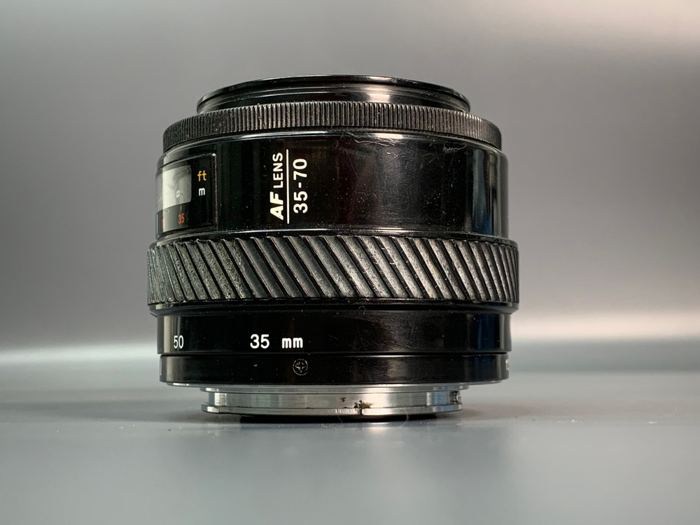 Minolta 35-70mm небольшие сколы на линзе Sony A