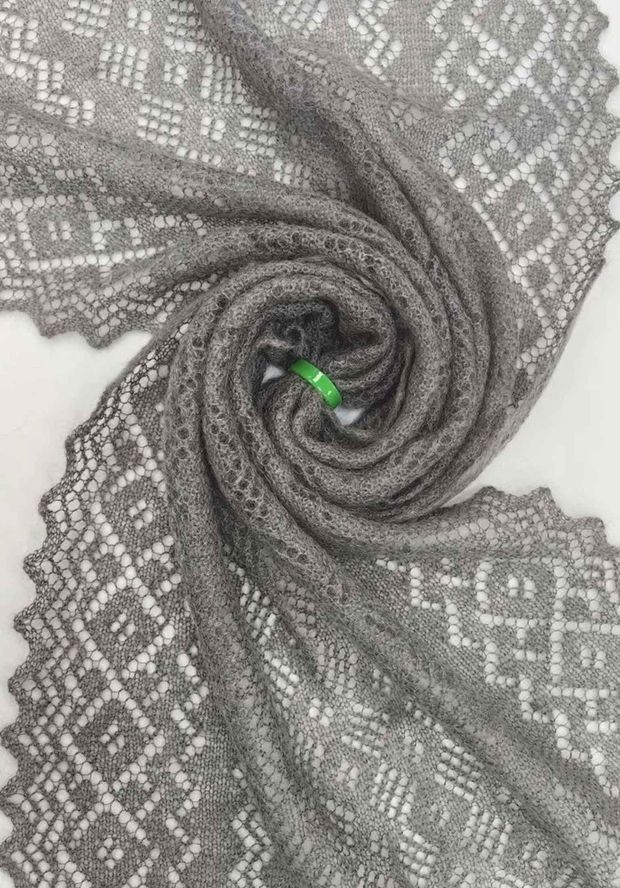 Оренбургский пуховый палантин П2-12040-03 серый