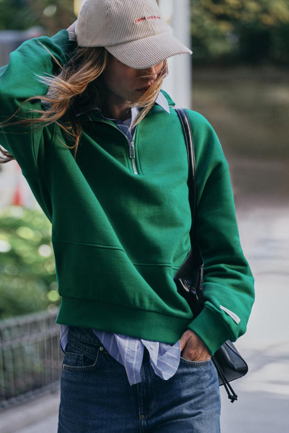 ZARA ВЕЛЬВЕТОВАЯ КЕПКА С ВЫШИВКОЙ, ЭКРЮ