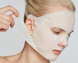 TIMELESS TRUTH MASK Осветляющая эластичная маска с экстрактом цветов сакуры и розы 1 шт