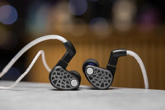 64 Audio U18s