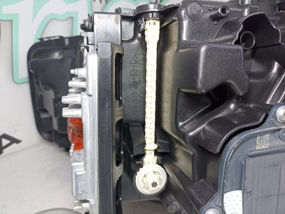 Фара правая светодиодная BMW 63119479274