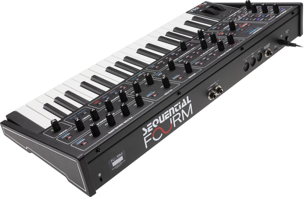 Аналоговый синтезатор Sequential Fourm