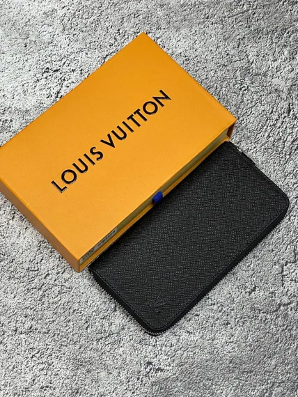 Портмоне Louis Vuitton Zippy Vertical Taiga Black