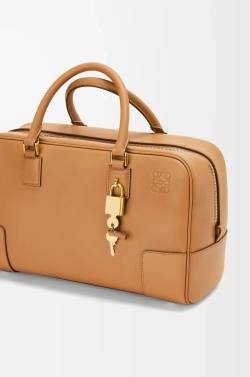 Loewe Сумка Amazona 28 из телячьей кожи наппа, светло-коричневый