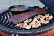 Керамический гриль Kamado Joe Classic Red, 46 см, красный, с ножками и столиками
