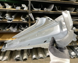 Порог левый Toyota Corolla E120 2000-2007 (Klokkerholm)