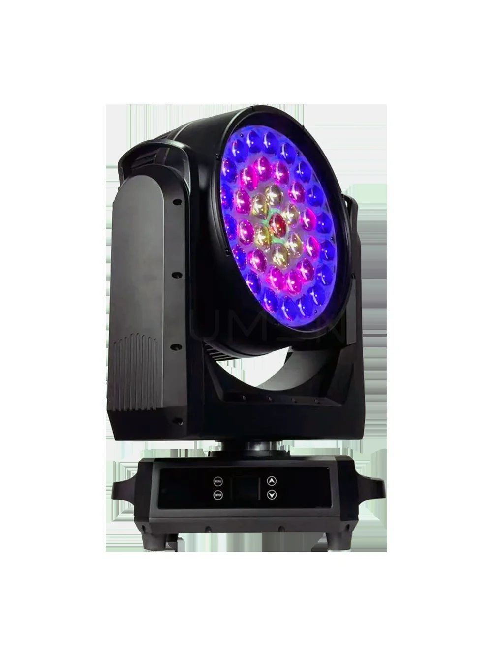 LM3740-W-IP — вращающаяся голова Wash 37×40 Вт RGBL с RGB-подсветкой и зумом 4°–60° IP65