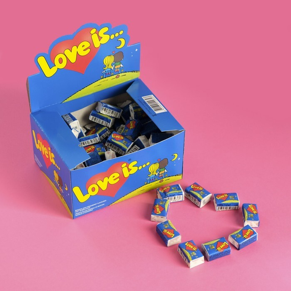 Жевательная резинка Love is "Банан и клубника" 4,2 г