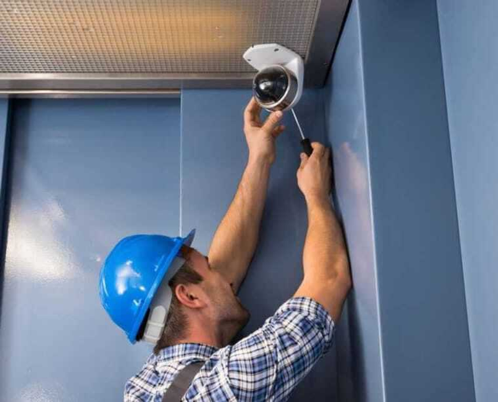 Комплект IP-видеонаблюдения в лифте LiftVision-60 до 17 этажей с видеокамерой
