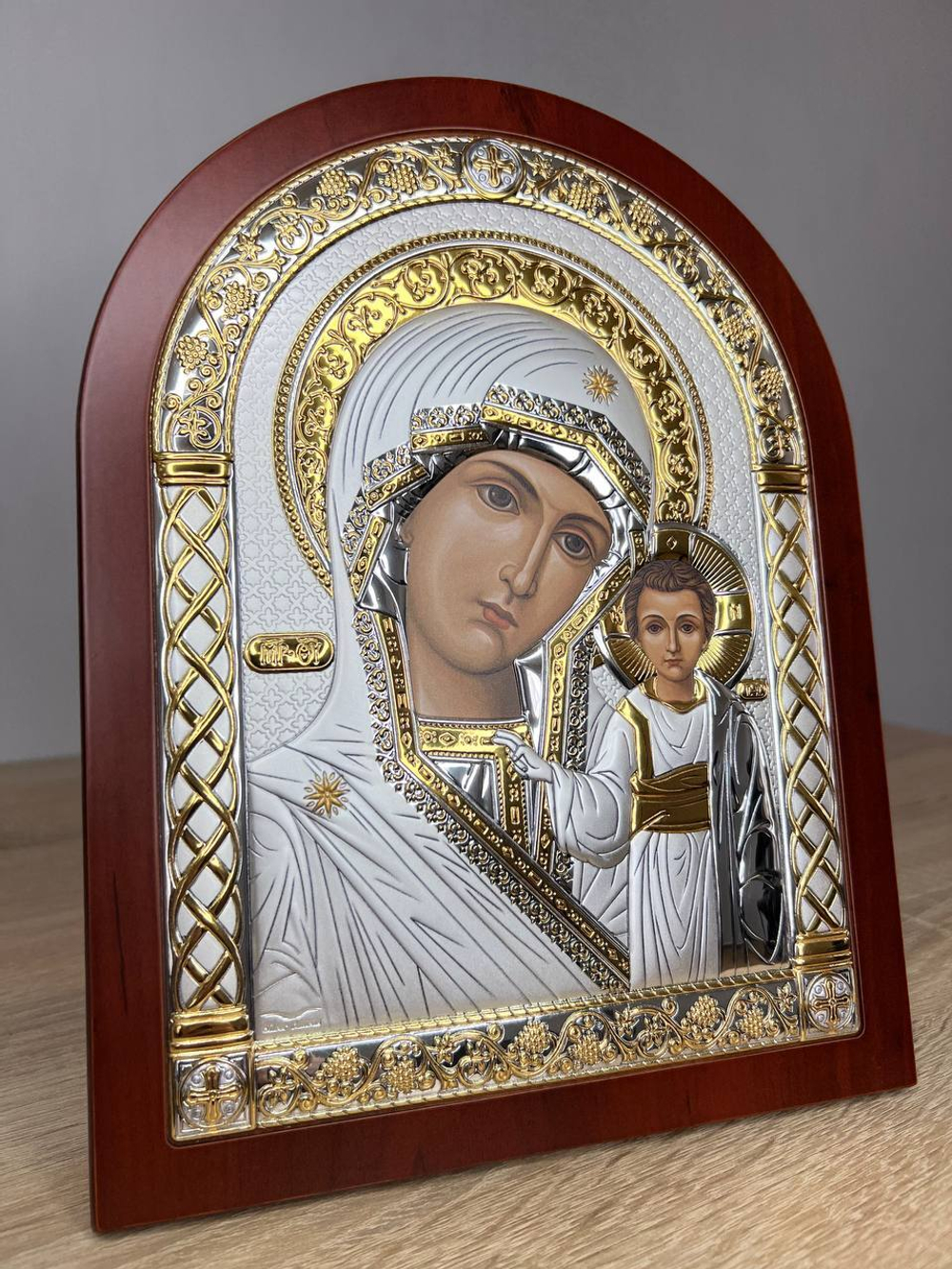 Казанская БМ, икона арочная, красное дерево 175х225 — детальный вид