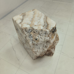 Стол из оникса 65584 (45x32x45) 0195