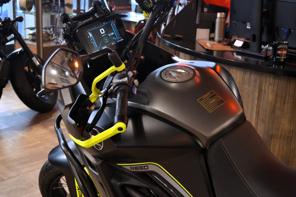 QJMOTOR SVT 650 X (Black)