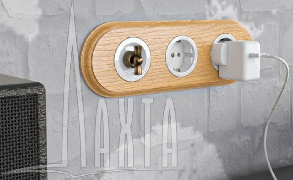 Рамка 3х-местная деревянная для скрытой установки, форма - овал, цвет - венге, серия Лахта, коллекция "СенатЪ", МезонинЪ, GE70843-36