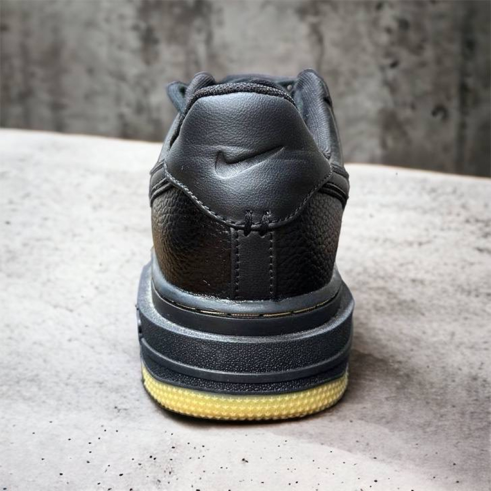 Nike Air Force 1 Luxe • Black