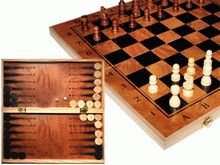 Игра "3 в 1". Материал: дерево. В комплекте игры: нарды, шахматы, шашки. Размер доски в разложенном виде 49 см х 49 см. S4838