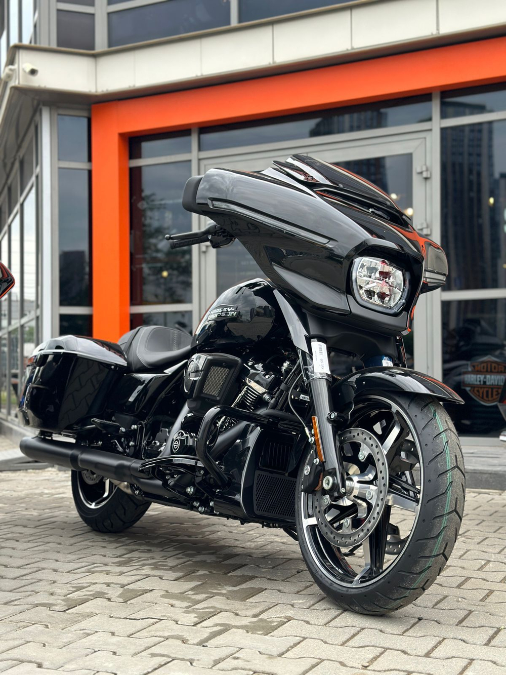 STREET GLIDE SPECIAL, 2024 VIVID BLACK/BLACK TRIM с НДС