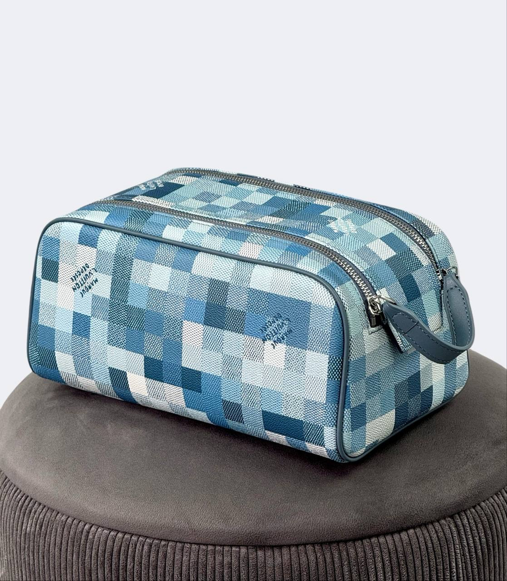 Несессер Louis Vuitton Dopp Kit