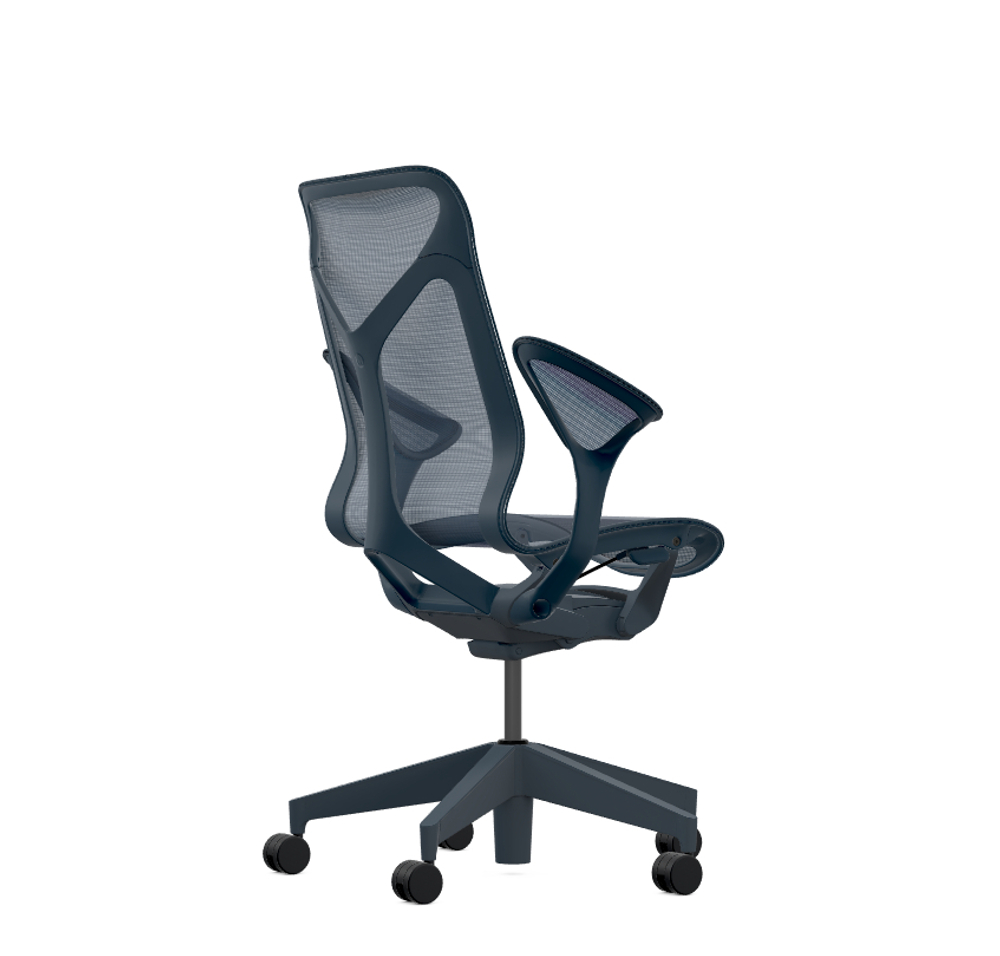 Кресло Herman Miller Cosm, средняя спинка, цвет Nightfall, подлокотники «лепестки» (Leaf)