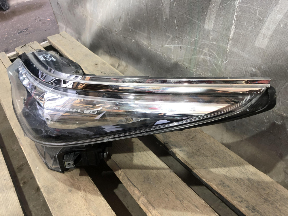 Фара левая LED Toyota Fortuner 2 15-20 Б/У Оригинал 811500KB90
