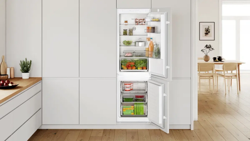 Встраиваемый двухкамерный холодильник Bosch KIN86NSF0