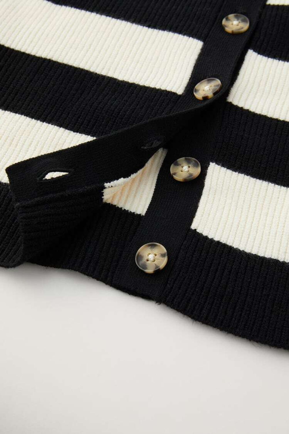 ZARA ТРИКОТАЖНЫЙ КАРДИГАН В ПОЛОСКУ, ЧЕРНЫЙ