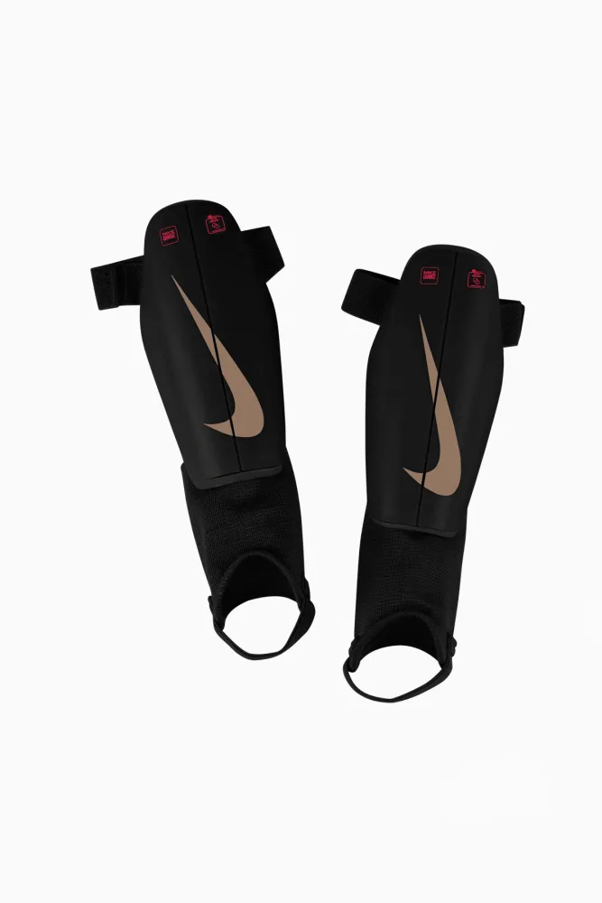 Футбольные щитки Nike Charge Junior - черный