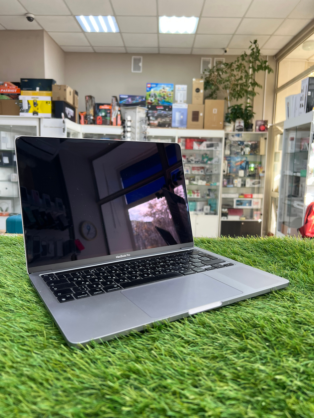 Б/У MacBook Pro 13 2020 M1 8/256Gb