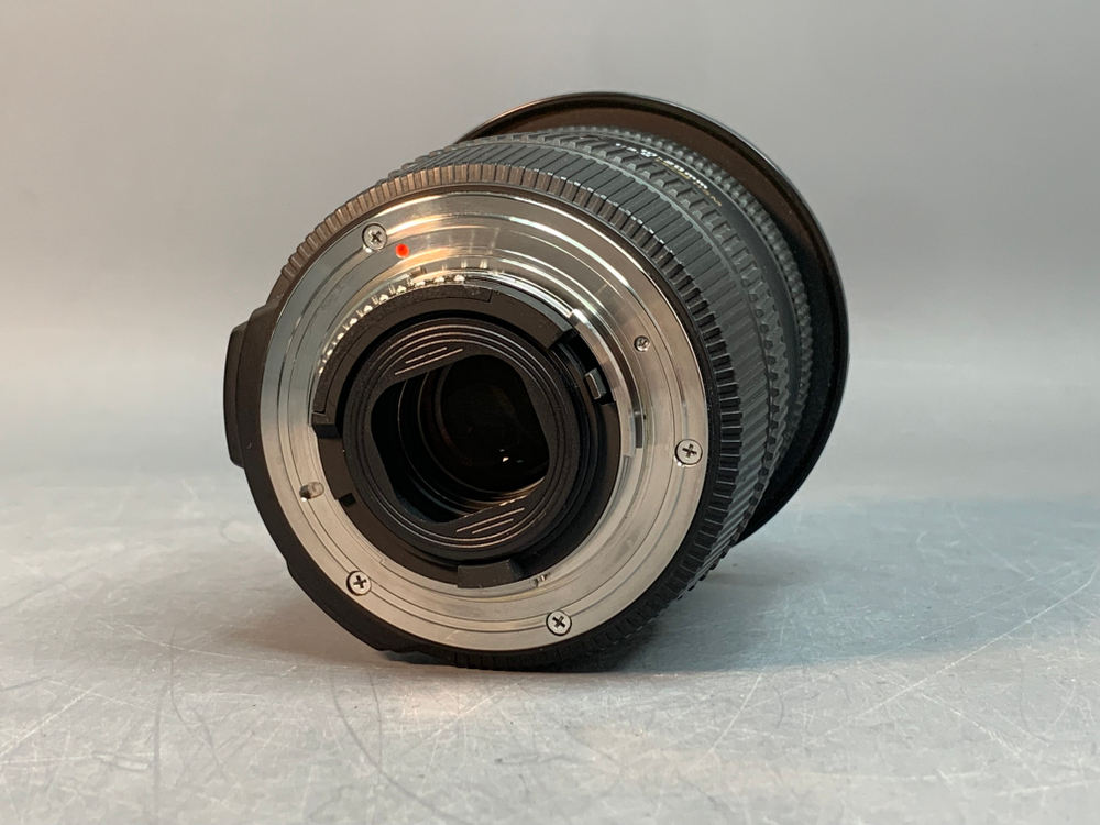 Sigma AF 10-20mm 3.5 EX DC HSM Nikon F микроцарапины и точка на линзе