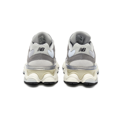 alt="Полупрозрачный задний стабилизатор CR на New Balance 9060 Rain Cloud Grey"