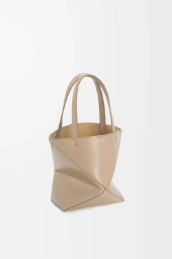 Loewe Мини-сумка Puzzle Fold из блестящей телячьей кожи, песочный